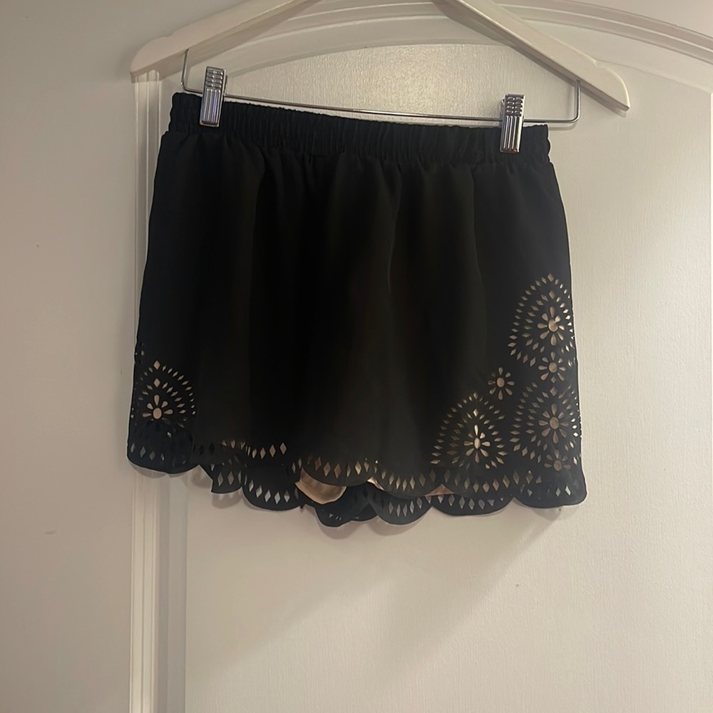 HIP small black with beige underlined for black cut out design shorts nwt